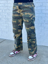 Load image into Gallery viewer, Mid Rise Camouflage Cargo Pants
