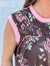 Load image into Gallery viewer, Floral Print Smocked Sleeveless Top
