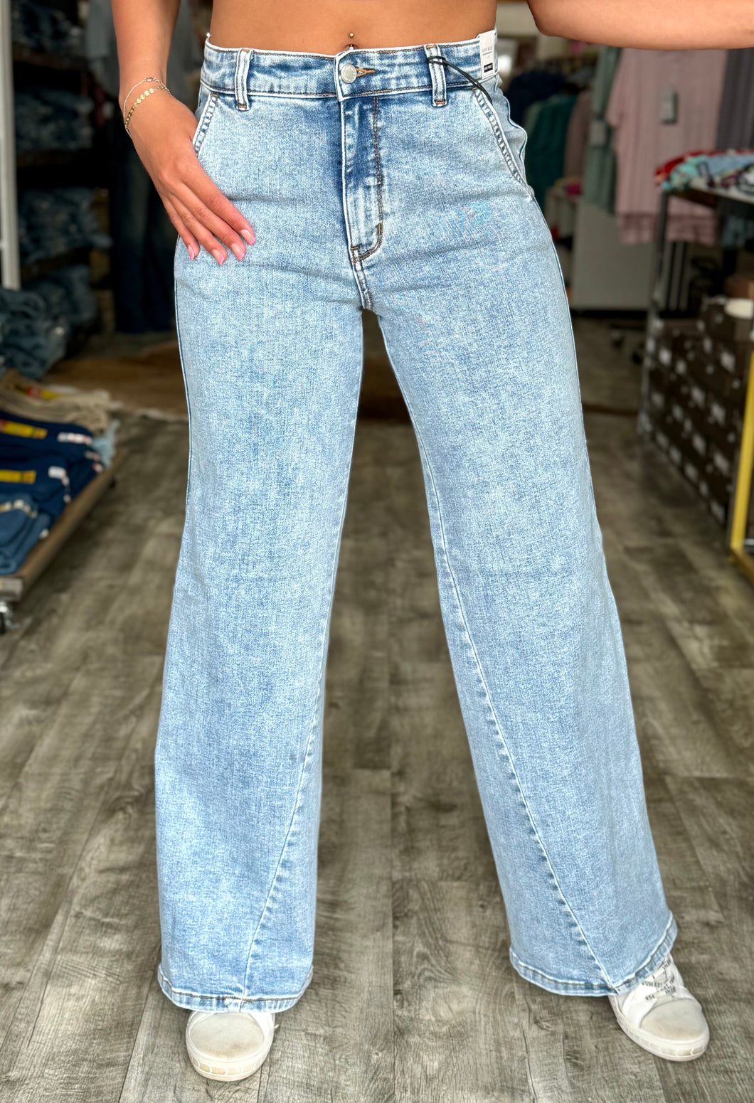 Judy Blue | Retro Lt. Wash Wide Leg