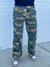 Load image into Gallery viewer, Mid Rise Camouflage Cargo Pants
