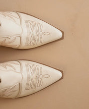 Load image into Gallery viewer, Kiara • Heeled Mule
