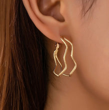 Load image into Gallery viewer, Textured Wavy Gold Hoop Earrings
