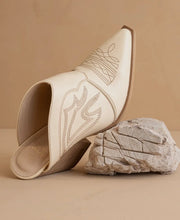 Load image into Gallery viewer, Kiara • Heeled Mule

