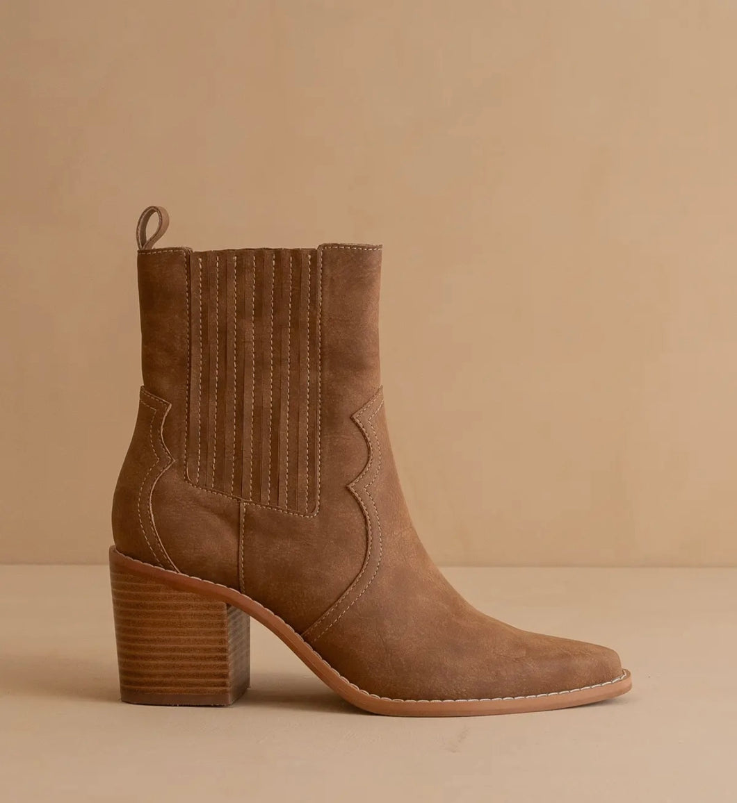 Addison • Paneled Boot