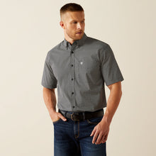 Load image into Gallery viewer, Ariat | Men’s Gene S/S Shirt - Black

