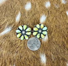 Load image into Gallery viewer, Palomino Cluster Earrings
