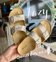 Load image into Gallery viewer, Local Girl | Rubber Camo Slides
