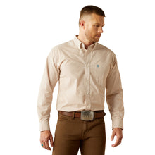 Load image into Gallery viewer, Ariat | Men’s Johnny Classic Fit L/S Lt Brown
